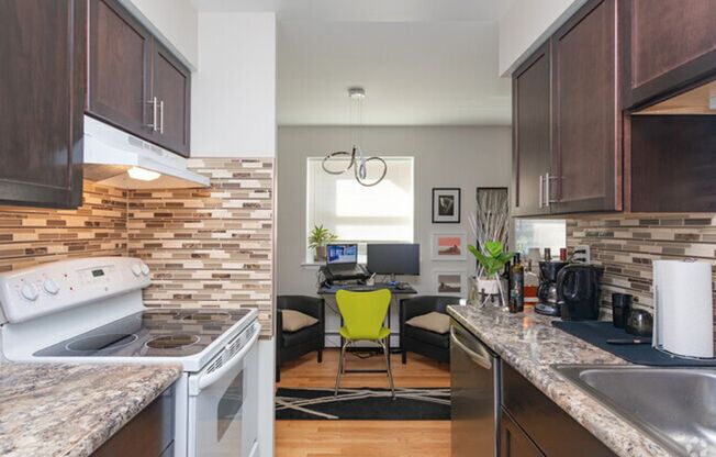 1 bed, 1 bath, $2,090, Unit 352