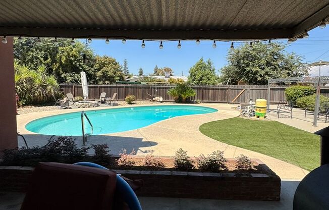 Stylish 3-Bedroom Home with 2.5 Baths and a 2-Car Garage in a Prime Reedley Location!