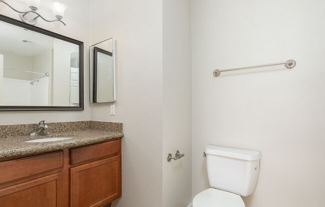 2 beds, 2 baths, $1,400, Unit Building 4