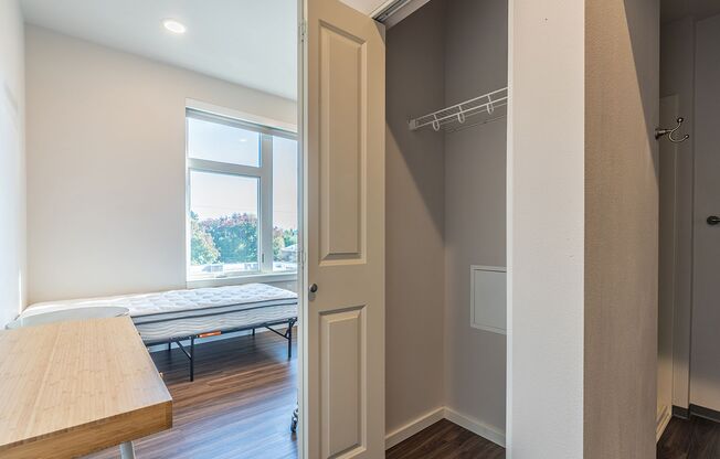 Studio, 1 bath, 330 sqft, $1,145, Unit 513