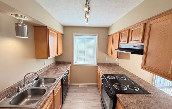 3 beds, 3 baths, 1,450 sqft, $1,620, Unit 1501-13