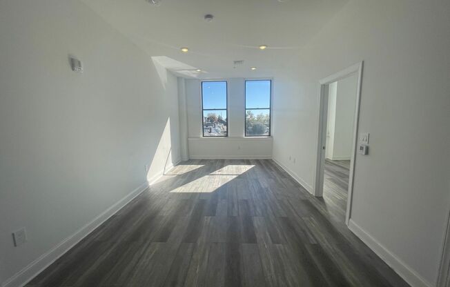2 beds, 1 bath, $1,325, Unit 504