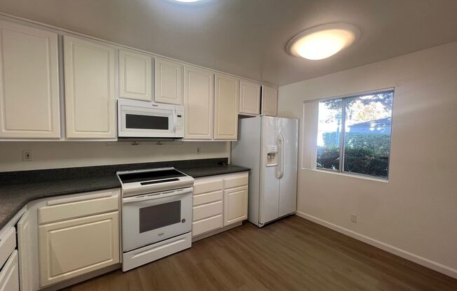 ***$1000 off of 1st months rent*** Condo Near UCSD!