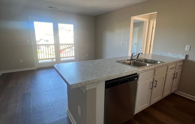 2BD/2BA Condo located on the Germantown/Memphis Line!