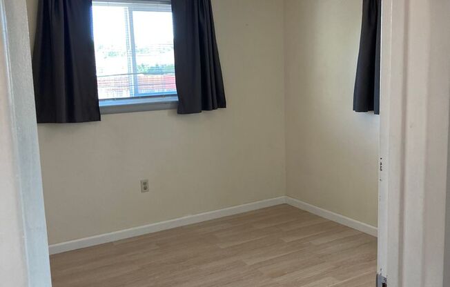 2 beds, 1 bath, $1,650