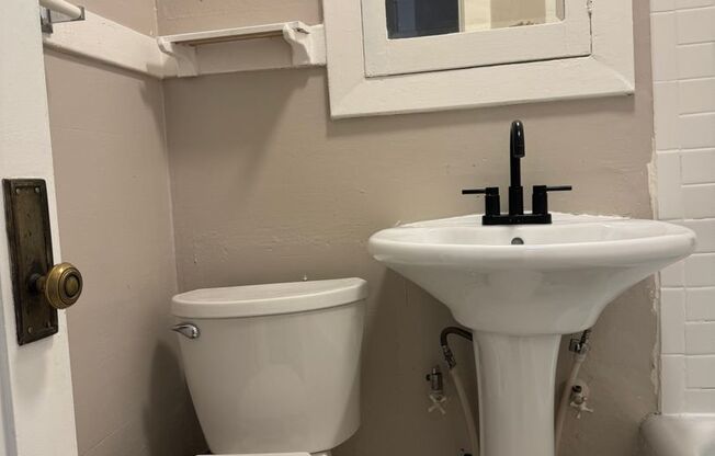 Studio, 1 bath, 360 sqft, $1,395, Unit 208