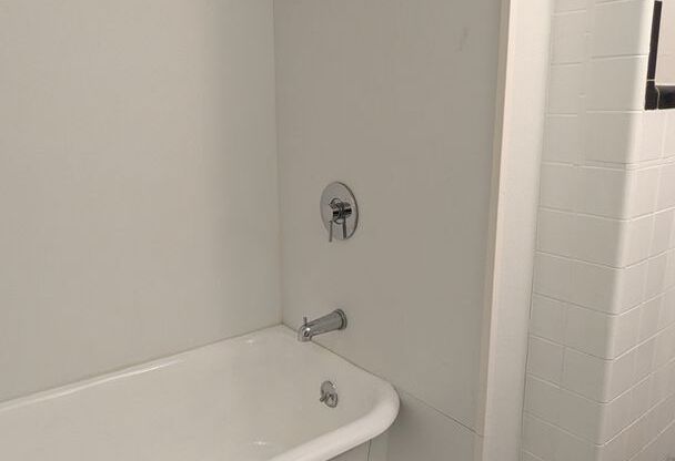 1 bed, 1 bath, $800, Unit Unit B