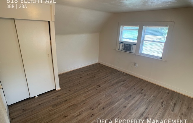 3 beds, 1.5 baths, 1,570 sqft, $1,300