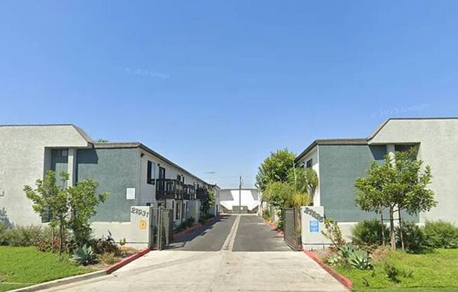 Cozy 2 Bedroom 1 Bath with Garage Apartment in Hawaiian Gardens – Now Leasing!