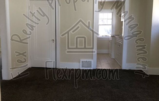 3 beds, 1 bath, $900