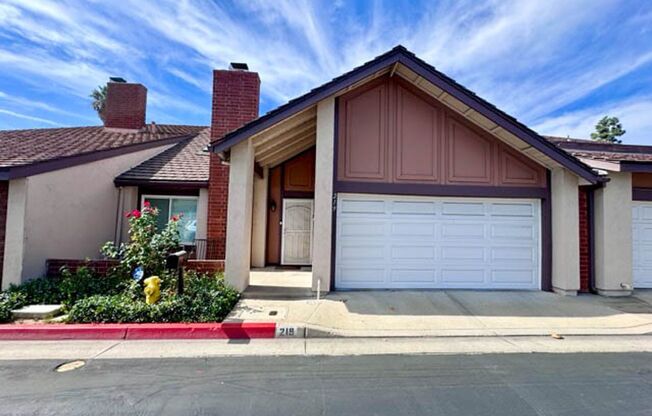 Large 3 bedroom home located in Placentia for LEASE!