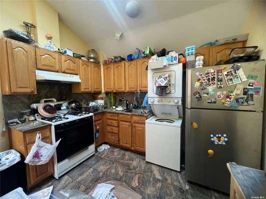 3 beds, 2 baths, $2,800, Unit 2FL