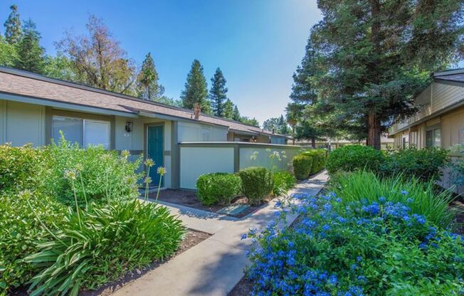 2 beds, 1 bath, 965 sqft, $1,695, Unit 13-23