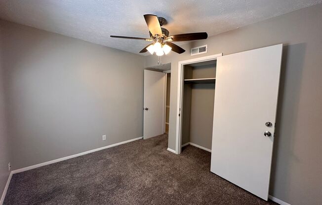 2 beds, 1 bath, 960 sqft, $1,365, Unit 64