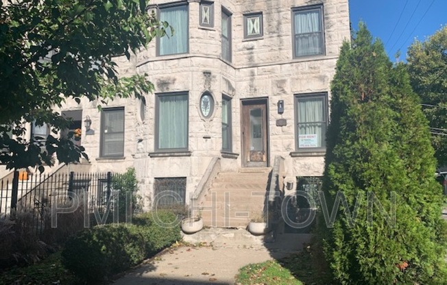 1114 E 62 ST