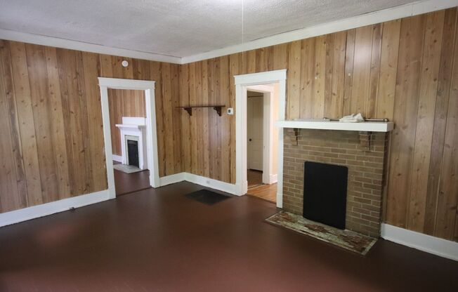 2 beds, 1 bath, $1,095