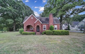 Lovely Brick Ranch Home Close to Uptown Charlotte!