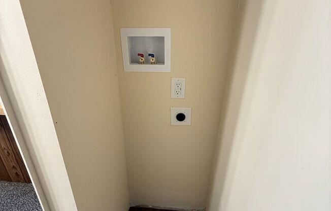 2 beds, 1 bath, 770 sqft, $850, Unit 4998