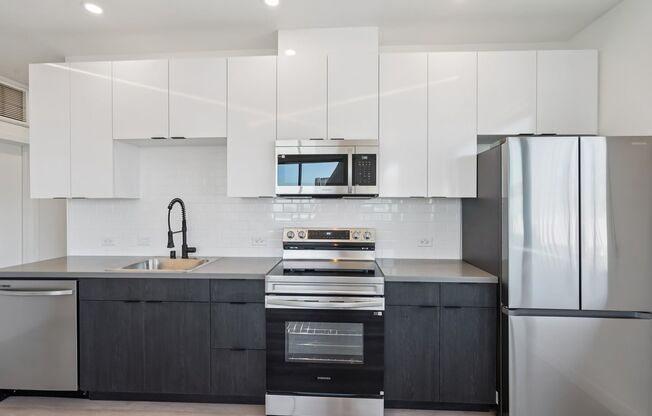 2 beds, 1 bath, 786 sqft, $1,917, Unit 301