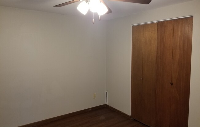 3 beds, 1 bath, 1,200 sqft, $875, Unit 01