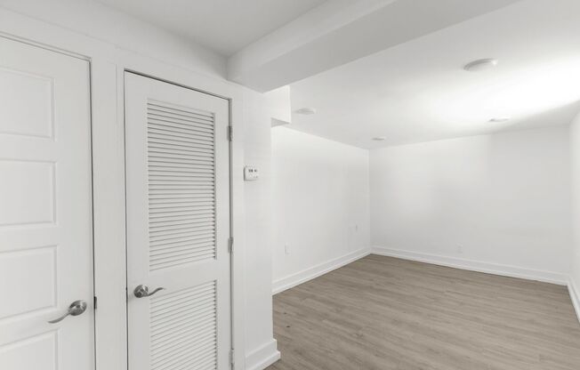 Studio, 1 bath, 382 sqft, $792, Unit B