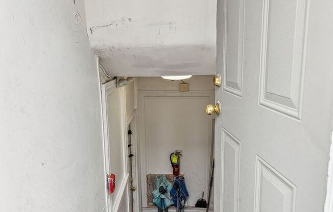 Studio, 1 bath, 300 sqft, $990, Unit 3412 Spring Partners LP-LLFE