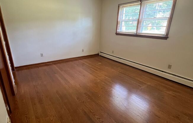 2 beds, 1 bath, 903 sqft, $1,250, Unit B-8