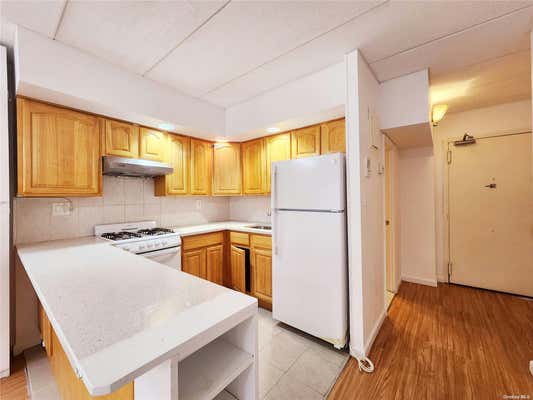 2 beds, 1 bath, $2,100