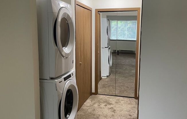 3 beds, 1 bath, 1,040 sqft, $1,695, Unit 3172-204