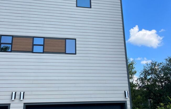 Great Townhouse Minutes from Optimist Hall & NODA