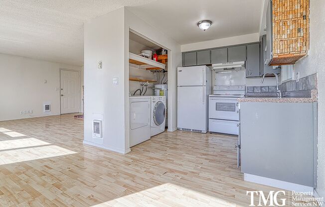 2 beds, 1 bath, $1,595