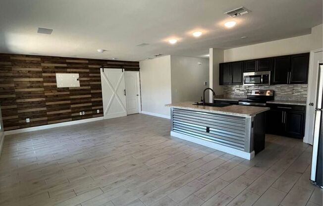 Beautiful 4-Bedroom Home in Sought-After HIGHLAND PLACE Community!