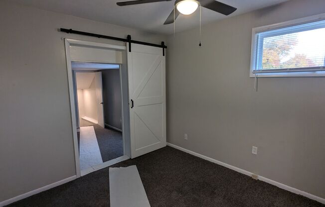 3 beds, 1 bath, 1,100 sqft, $1,050, Unit Unit 10