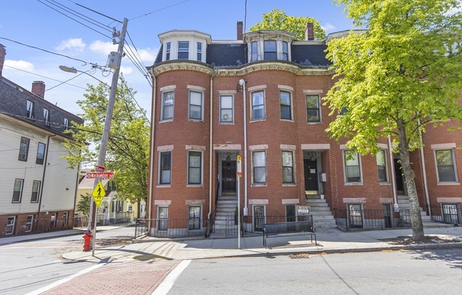 208 WASHINGTON AVE