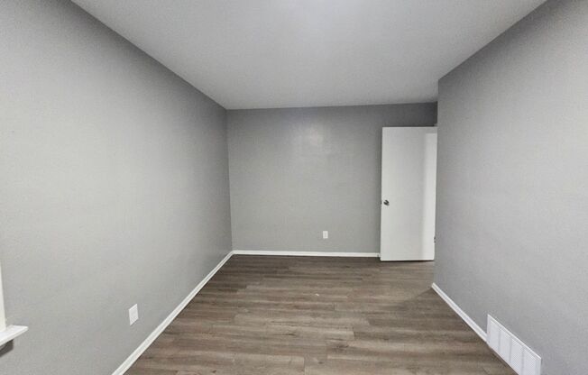 Small 2 bedroom 1 bath apartment for rent!