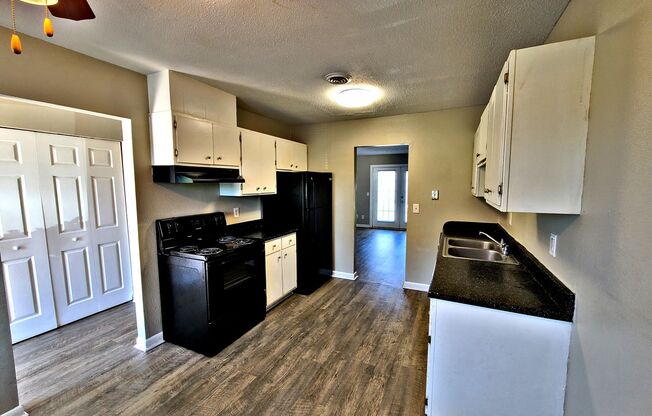 2 beds, 2.5 baths, 1,372 sqft, $995, Unit 5C
