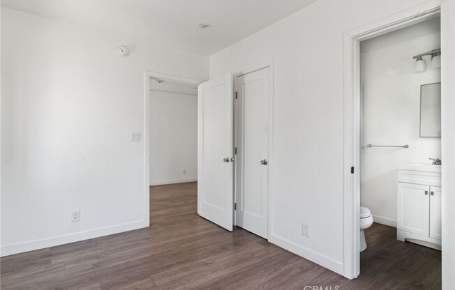 1257 W 38 ST
