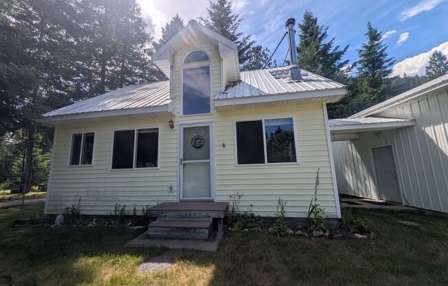 3 Bedroom, 1 bathroom Home on Secondary Bead Lake Lot