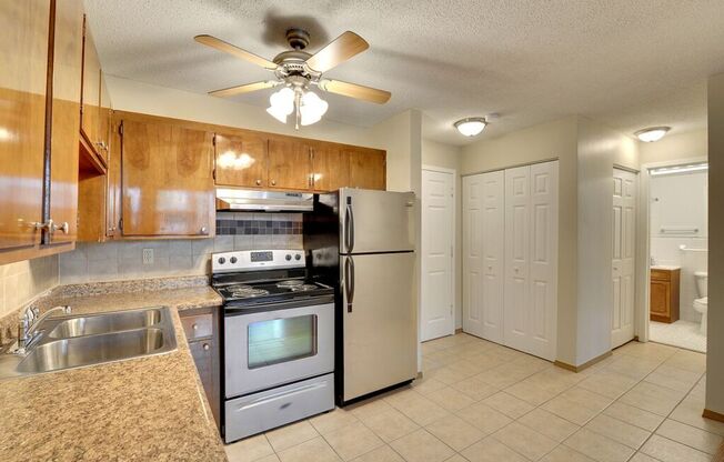 1 bed, 1 bath, 605 sqft, $1,125, Unit 217r