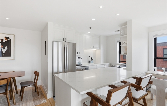 2 beds, 1 bath, 905 sqft, $6,600, Unit 801