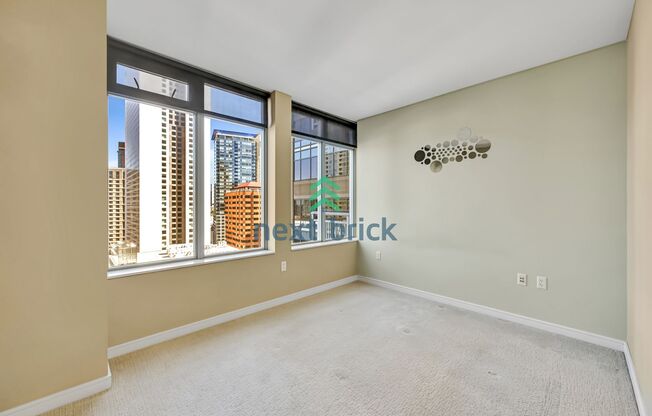 Luxury High-Rise Living in the Heart of Downtown Seattle!