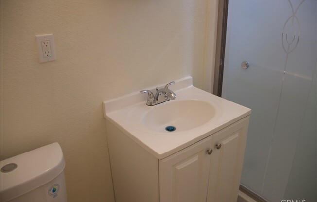 372 E 55 ST
