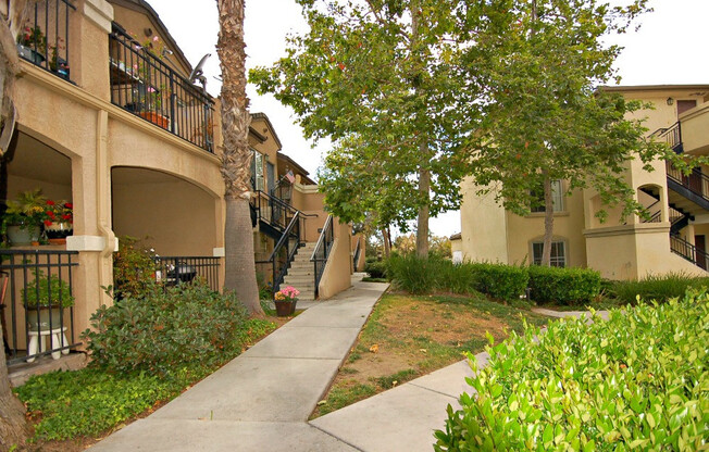2 beds, 2 baths, 800 sqft, $2,677, Unit 10-104