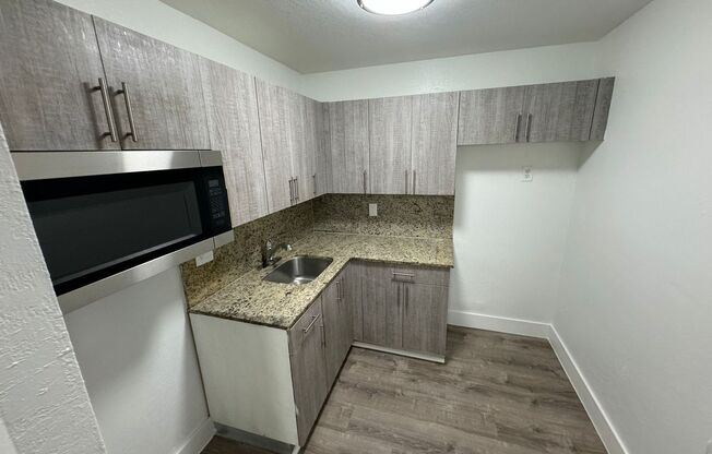 2 beds, 1 bath, 850 sqft, $1,925, Unit F106