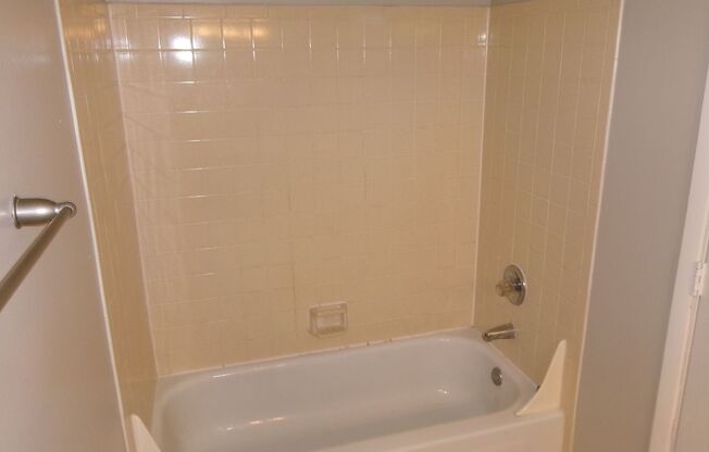 1 bed, 1 bath, 755 sqft, $1,014, Unit 5905G