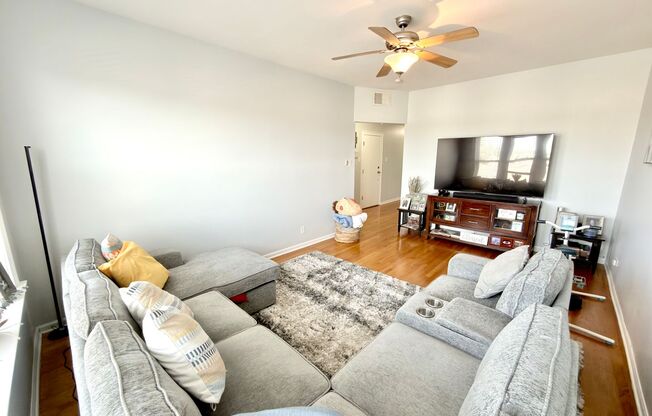 4111 W Lawrence