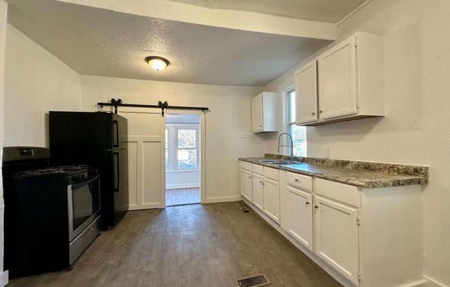 Great 5 Bedroom 1 Bathroom Home in Minneapolis!!