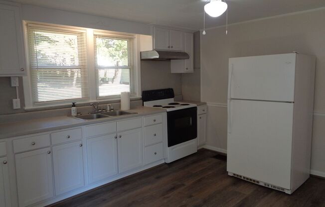 2 beds, 1 bath, $995