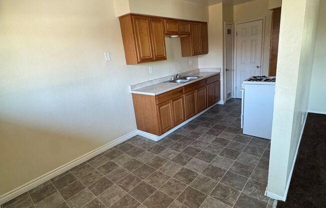 1 bed, 1 bath, $1,300, Unit 1537 N. Sierra Way Apt.#3