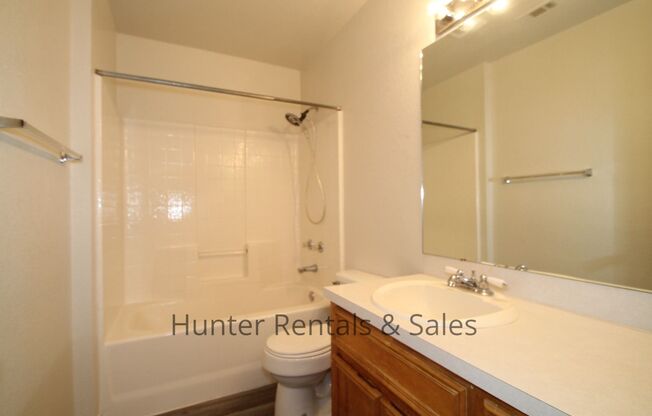 3 beds, 2 baths, $1,395